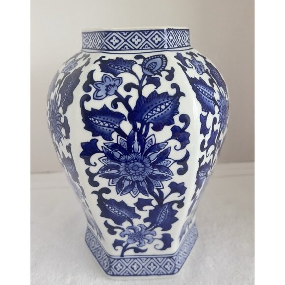 VTG Chinoiserie Blue White Vase Footed Floral Design Asian Home Decor 9"H x 6.5" - Picture 1 of 7